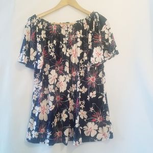 NWOT PLUS SIZE FLORAL TOP